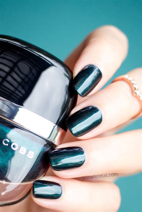 marc jacobs green nails.